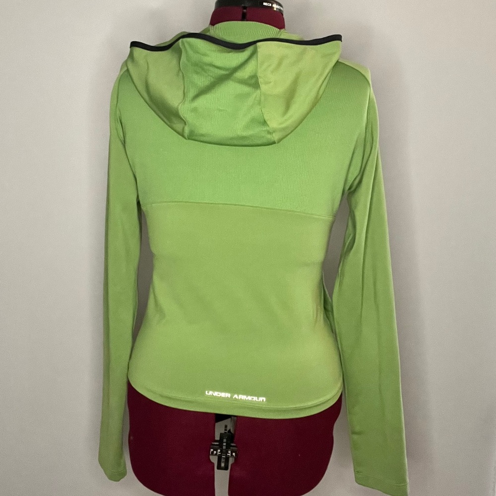 Women’s Medium Under Armour Hoodie
